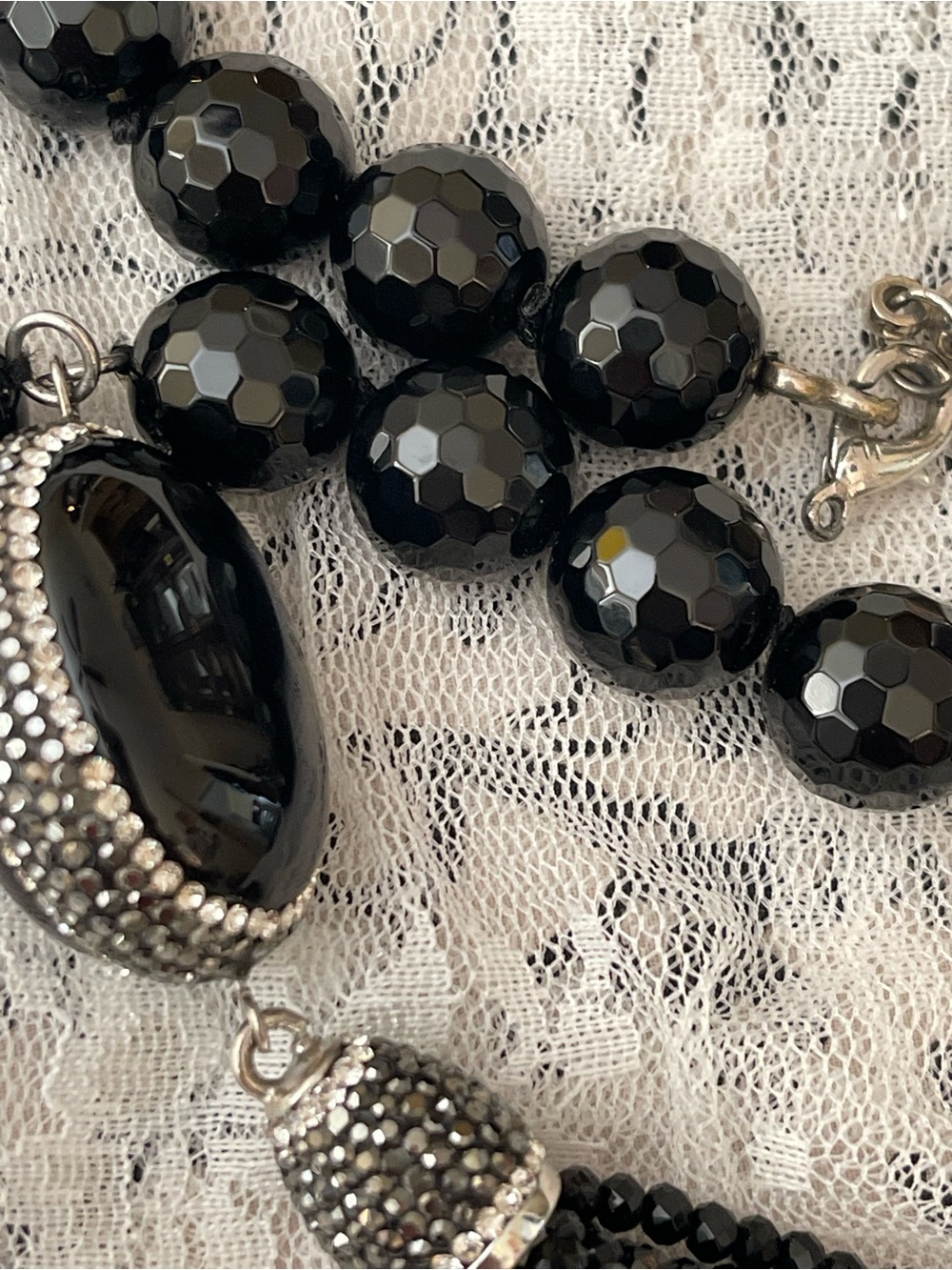 Vintage Tassel Black Gemstone Necklace — Elegant Statement Jewelry    Sturdy - Picture 5 of 5